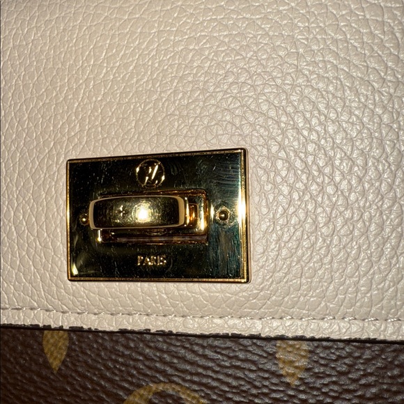 🎉 SOLD 🎉 Louis Vuitton Victorine on my Side Wallet - Picture 6 of 16
